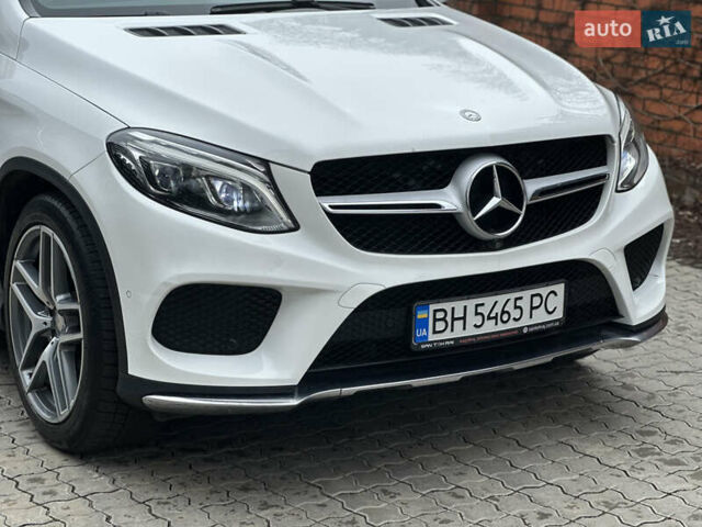 Белый Мерседес GLE-Class Coupe, объемом двигателя 4.66 л и пробегом 155 тыс. км за 41500 $, фото 7 на Automoto.ua