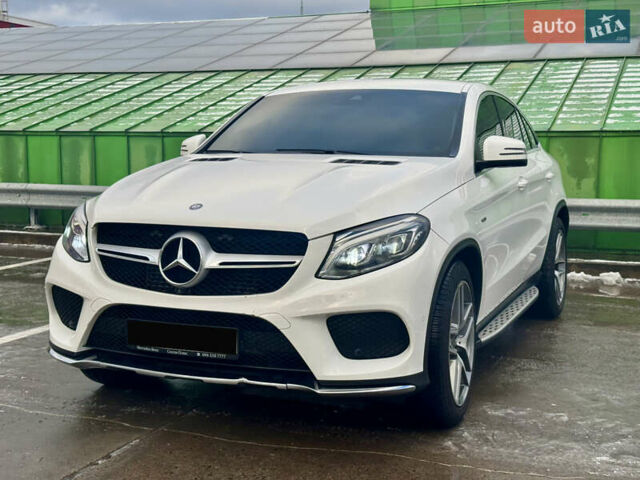 Білий Мерседес GLE-Class Coupe, об'ємом двигуна 2.99 л та пробігом 131 тис. км за 43999 $, фото 2 на Automoto.ua