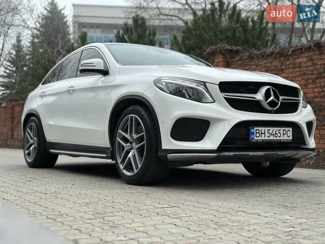 Белый Мерседес GLE-Class Coupe, объемом двигателя 4.66 л и пробегом 155 тыс. км за 41500 $, фото 72 на Automoto.ua