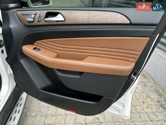 Белый Мерседес GLE-Class Coupe, объемом двигателя 4.66 л и пробегом 155 тыс. км за 41500 $, фото 66 на Automoto.ua