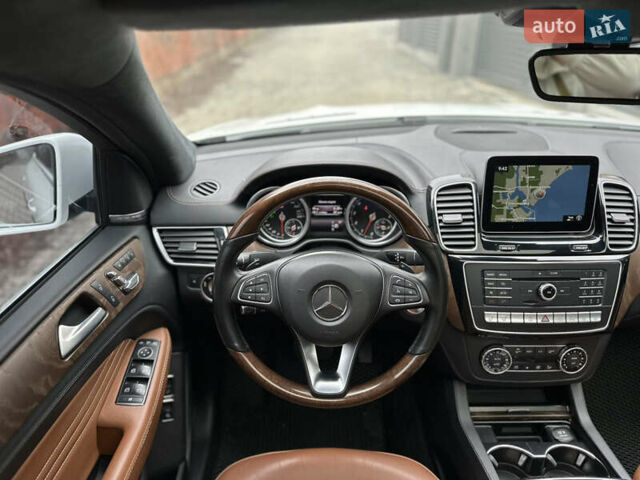 Белый Мерседес GLE-Class Coupe, объемом двигателя 4.66 л и пробегом 155 тыс. км за 41500 $, фото 32 на Automoto.ua