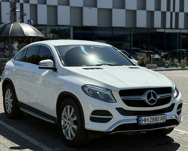 Белый Мерседес GLE-Class Coupe, объемом двигателя 2.99 л и пробегом 109 тыс. км за 43000 $, фото 2 на Automoto.ua