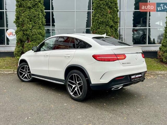 Белый Мерседес GLE-Class Coupe, объемом двигателя 2.99 л и пробегом 84 тыс. км за 47999 $, фото 5 на Automoto.ua