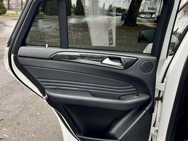 Белый Мерседес GLE-Class Coupe, объемом двигателя 2.99 л и пробегом 84 тыс. км за 47999 $, фото 25 на Automoto.ua