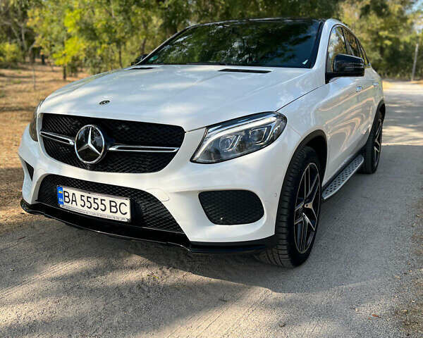 Белый Мерседес GLE-Class Coupe, объемом двигателя 3 л и пробегом 140 тыс. км за 46999 $, фото 3 на Automoto.ua