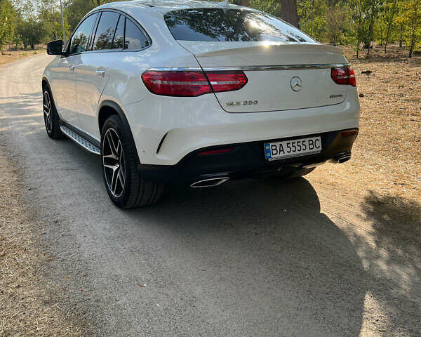 Белый Мерседес GLE-Class Coupe, объемом двигателя 3 л и пробегом 140 тыс. км за 46999 $, фото 17 на Automoto.ua