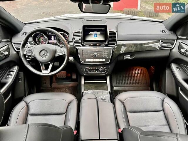 Белый Мерседес GLE-Class Coupe, объемом двигателя 2.99 л и пробегом 84 тыс. км за 47999 $, фото 28 на Automoto.ua