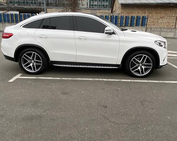 Білий Мерседес GLE-Class Coupe, об'ємом двигуна 3 л та пробігом 41 тис. км за 42550 $, фото 2 на Automoto.ua