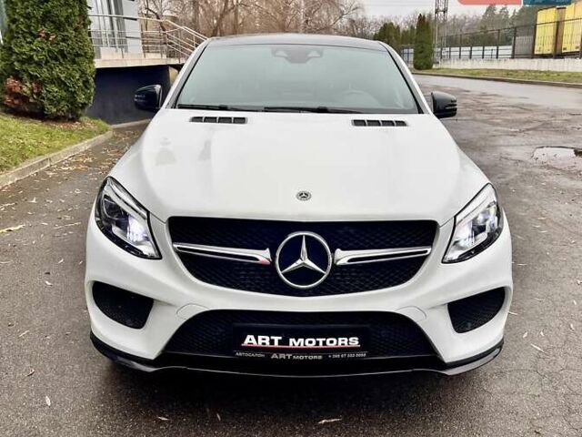 Белый Мерседес GLE-Class Coupe, объемом двигателя 2.99 л и пробегом 84 тыс. км за 47999 $, фото 7 на Automoto.ua