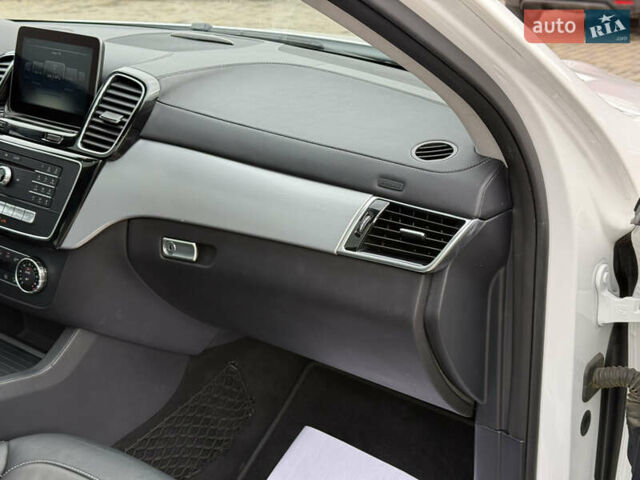 Белый Мерседес GLE-Class Coupe, объемом двигателя 3 л и пробегом 91 тыс. км за 44000 $, фото 94 на Automoto.ua