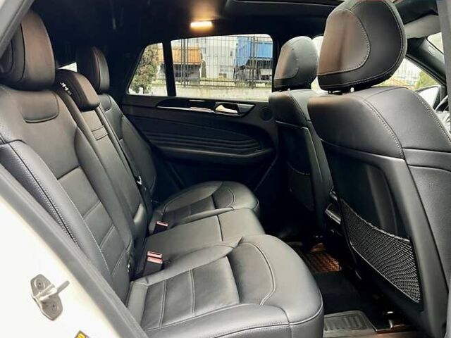 Белый Мерседес GLE-Class Coupe, объемом двигателя 2.99 л и пробегом 84 тыс. км за 47999 $, фото 45 на Automoto.ua