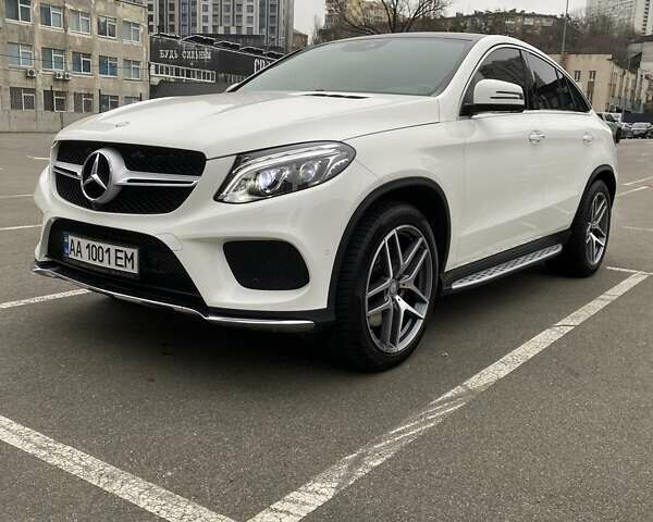 Білий Мерседес GLE-Class Coupe, об'ємом двигуна 3 л та пробігом 41 тис. км за 42550 $, фото 4 на Automoto.ua