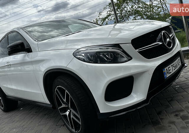 Белый Мерседес GLE-Class Coupe, объемом двигателя 3 л и пробегом 39 тыс. км за 49500 $, фото 11 на Automoto.ua