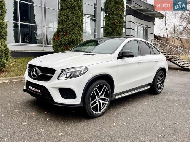 Белый Мерседес GLE-Class Coupe, объемом двигателя 2.99 л и пробегом 84 тыс. км за 47999 $, фото 6 на Automoto.ua