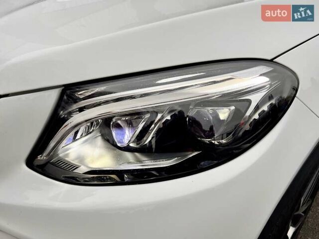 Белый Мерседес GLE-Class Coupe, объемом двигателя 2.99 л и пробегом 84 тыс. км за 47999 $, фото 16 на Automoto.ua