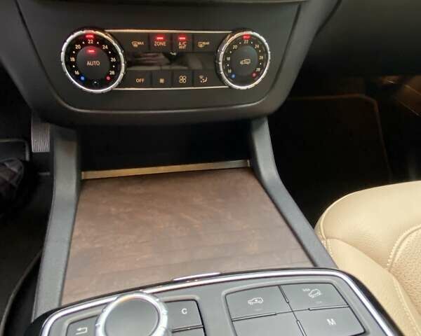 Білий Мерседес GLE-Class Coupe, об'ємом двигуна 3 л та пробігом 41 тис. км за 42550 $, фото 30 на Automoto.ua