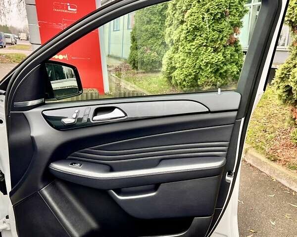 Белый Мерседес GLE-Class Coupe, объемом двигателя 2.99 л и пробегом 84 тыс. км за 47999 $, фото 46 на Automoto.ua