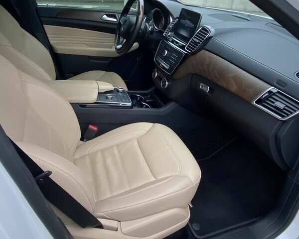 Білий Мерседес GLE-Class Coupe, об'ємом двигуна 3 л та пробігом 41 тис. км за 42550 $, фото 23 на Automoto.ua