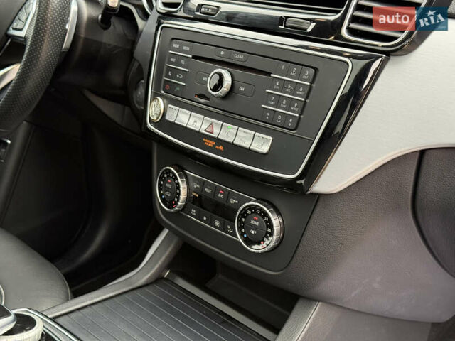 Белый Мерседес GLE-Class Coupe, объемом двигателя 3 л и пробегом 91 тыс. км за 44000 $, фото 102 на Automoto.ua