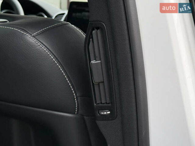 Белый Мерседес GLE-Class Coupe, объемом двигателя 3 л и пробегом 91 тыс. км за 44000 $, фото 87 на Automoto.ua