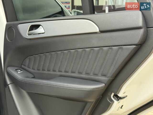 Белый Мерседес GLE-Class Coupe, объемом двигателя 3 л и пробегом 91 тыс. км за 44000 $, фото 89 на Automoto.ua