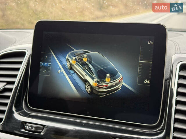 Белый Мерседес GLE-Class Coupe, объемом двигателя 3 л и пробегом 91 тыс. км за 44000 $, фото 97 на Automoto.ua