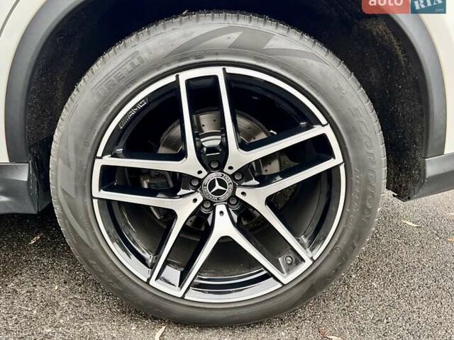 Белый Мерседес GLE-Class Coupe, объемом двигателя 2.99 л и пробегом 84 тыс. км за 47999 $, фото 14 на Automoto.ua