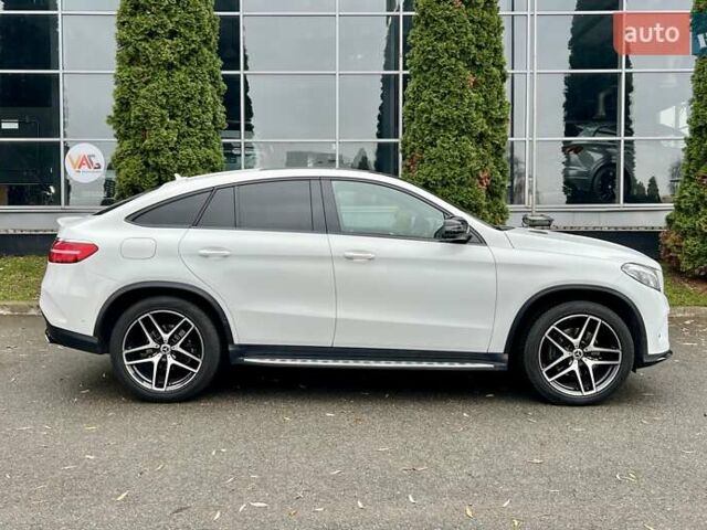 Белый Мерседес GLE-Class Coupe, объемом двигателя 2.99 л и пробегом 84 тыс. км за 47999 $, фото 4 на Automoto.ua