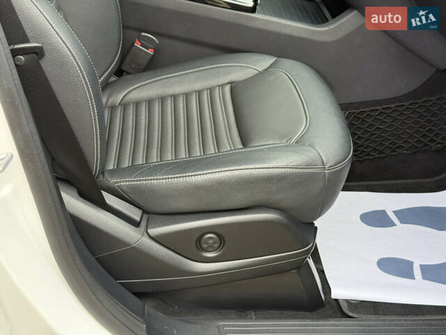 Белый Мерседес GLE-Class Coupe, объемом двигателя 3 л и пробегом 91 тыс. км за 44000 $, фото 92 на Automoto.ua