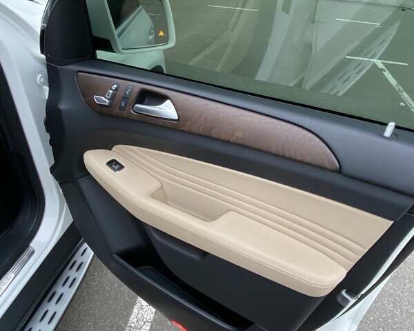 Білий Мерседес GLE-Class Coupe, об'ємом двигуна 3 л та пробігом 41 тис. км за 42550 $, фото 24 на Automoto.ua