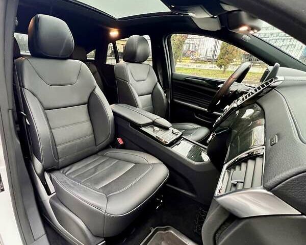 Белый Мерседес GLE-Class Coupe, объемом двигателя 2.99 л и пробегом 84 тыс. км за 47999 $, фото 50 на Automoto.ua
