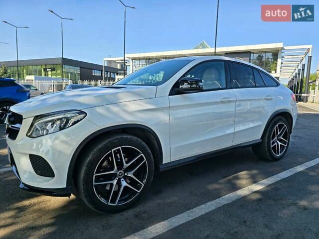 Белый Мерседес GLE-Class Coupe, объемом двигателя 3 л и пробегом 39 тыс. км за 49500 $, фото 2 на Automoto.ua