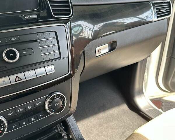 Белый Мерседес GLE-Class Coupe, объемом двигателя 3 л и пробегом 39 тыс. км за 49500 $, фото 13 на Automoto.ua