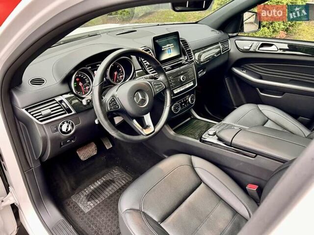 Белый Мерседес GLE-Class Coupe, объемом двигателя 2.99 л и пробегом 84 тыс. км за 47999 $, фото 20 на Automoto.ua