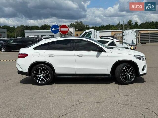 Белый Мерседес GLE-Class Coupe, объемом двигателя 2.99 л и пробегом 121 тыс. км за 43300 $, фото 6 на Automoto.ua
