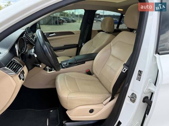 Белый Мерседес GLE-Class Coupe, объемом двигателя 2.99 л и пробегом 121 тыс. км за 43300 $, фото 17 на Automoto.ua