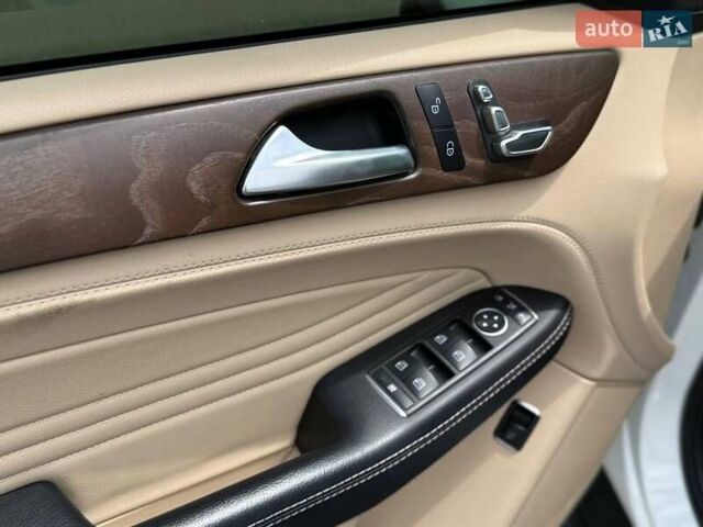 Белый Мерседес GLE-Class Coupe, объемом двигателя 2.99 л и пробегом 121 тыс. км за 43300 $, фото 16 на Automoto.ua