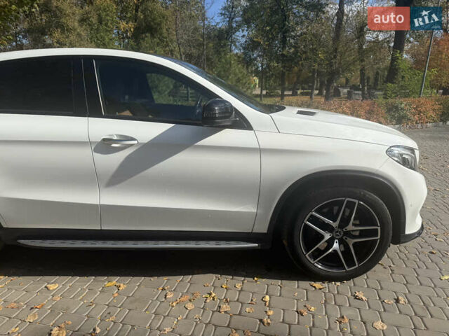 Белый Мерседес GLE-Class Coupe, объемом двигателя 3 л и пробегом 154 тыс. км за 40500 $, фото 3 на Automoto.ua