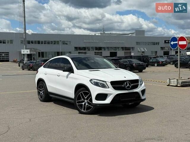 Белый Мерседес GLE-Class Coupe, объемом двигателя 2.99 л и пробегом 121 тыс. км за 43300 $, фото 2 на Automoto.ua