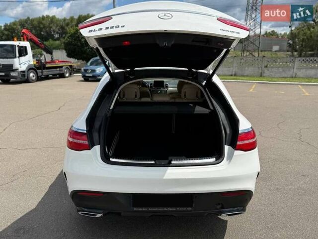Белый Мерседес GLE-Class Coupe, объемом двигателя 2.99 л и пробегом 121 тыс. км за 43300 $, фото 22 на Automoto.ua