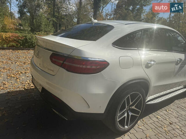 Белый Мерседес GLE-Class Coupe, объемом двигателя 3 л и пробегом 154 тыс. км за 40500 $, фото 6 на Automoto.ua