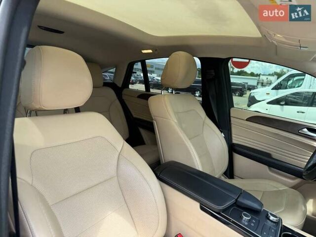 Белый Мерседес GLE-Class Coupe, объемом двигателя 2.99 л и пробегом 121 тыс. км за 43300 $, фото 23 на Automoto.ua