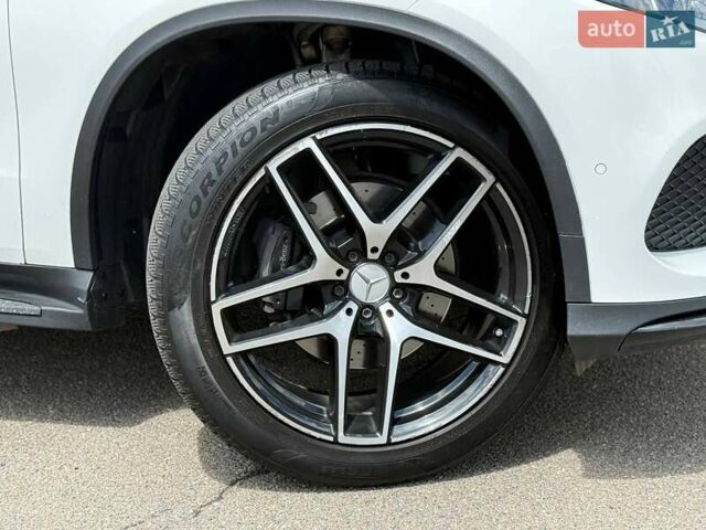Белый Мерседес GLE-Class Coupe, объемом двигателя 2.99 л и пробегом 121 тыс. км за 43300 $, фото 19 на Automoto.ua