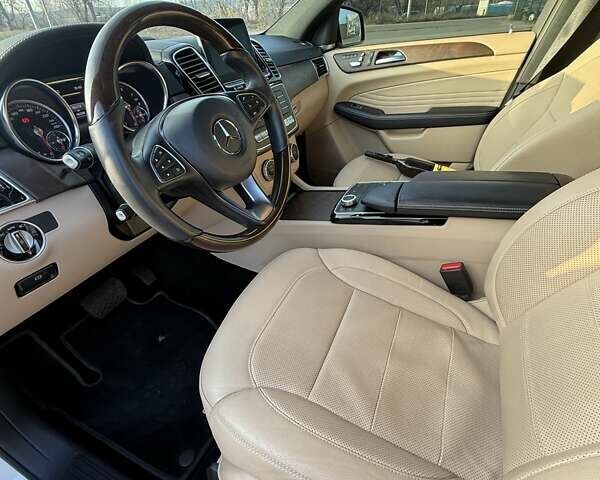 Белый Мерседес GLE-Class Coupe, объемом двигателя 3 л и пробегом 58 тыс. км за 47500 $, фото 5 на Automoto.ua