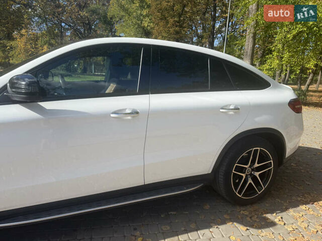 Белый Мерседес GLE-Class Coupe, объемом двигателя 3 л и пробегом 154 тыс. км за 40500 $, фото 9 на Automoto.ua