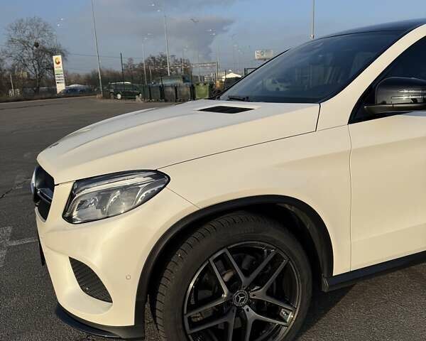 Белый Мерседес GLE-Class Coupe, объемом двигателя 3 л и пробегом 58 тыс. км за 47500 $, фото 16 на Automoto.ua