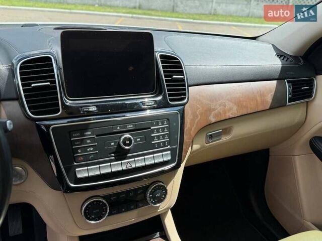 Белый Мерседес GLE-Class Coupe, объемом двигателя 2.99 л и пробегом 121 тыс. км за 43300 $, фото 8 на Automoto.ua