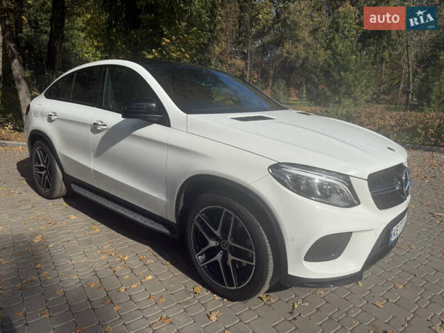 Белый Мерседес GLE-Class Coupe, объемом двигателя 3 л и пробегом 154 тыс. км за 40500 $, фото 2 на Automoto.ua