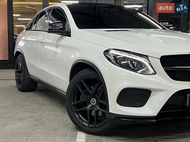 Белый Мерседес GLE-Class Coupe, объемом двигателя 2.99 л и пробегом 124 тыс. км за 47900 $, фото 2 на Automoto.ua