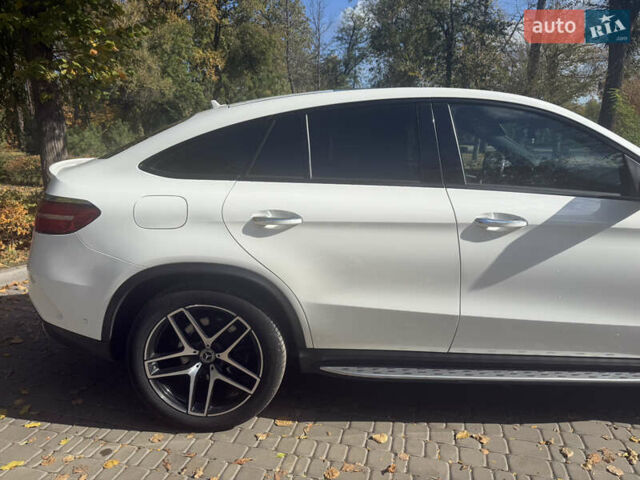 Белый Мерседес GLE-Class Coupe, объемом двигателя 3 л и пробегом 154 тыс. км за 40500 $, фото 4 на Automoto.ua